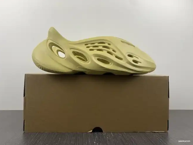 Foam Adidas GV6775 RNNR Yeezy Sulfur 0512